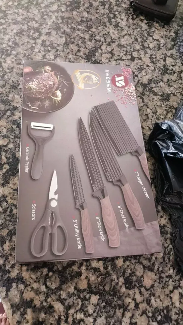 Foto de cliente: caixa do kit fechada sobre a bancada